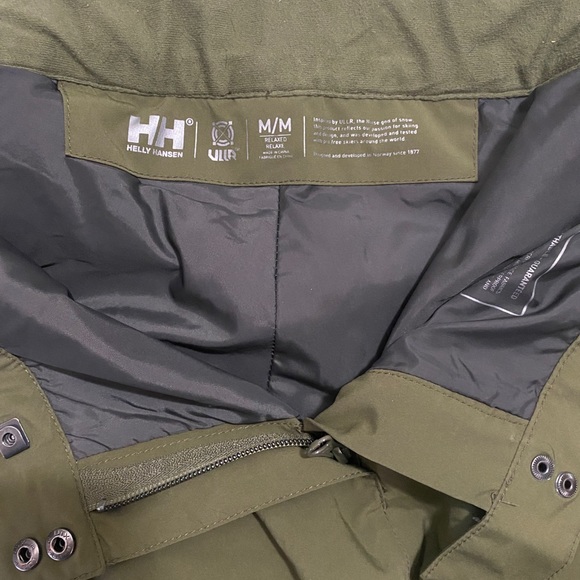 Helly Hansen Women’s Switch Cargo Insulated Ski Pants - Picture 3 of 5